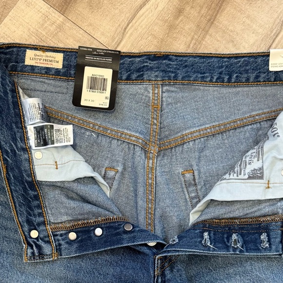 Women’s Levi’s 501 90’s Lightweight Mid-Rise Jeans - Picture 4 of 6